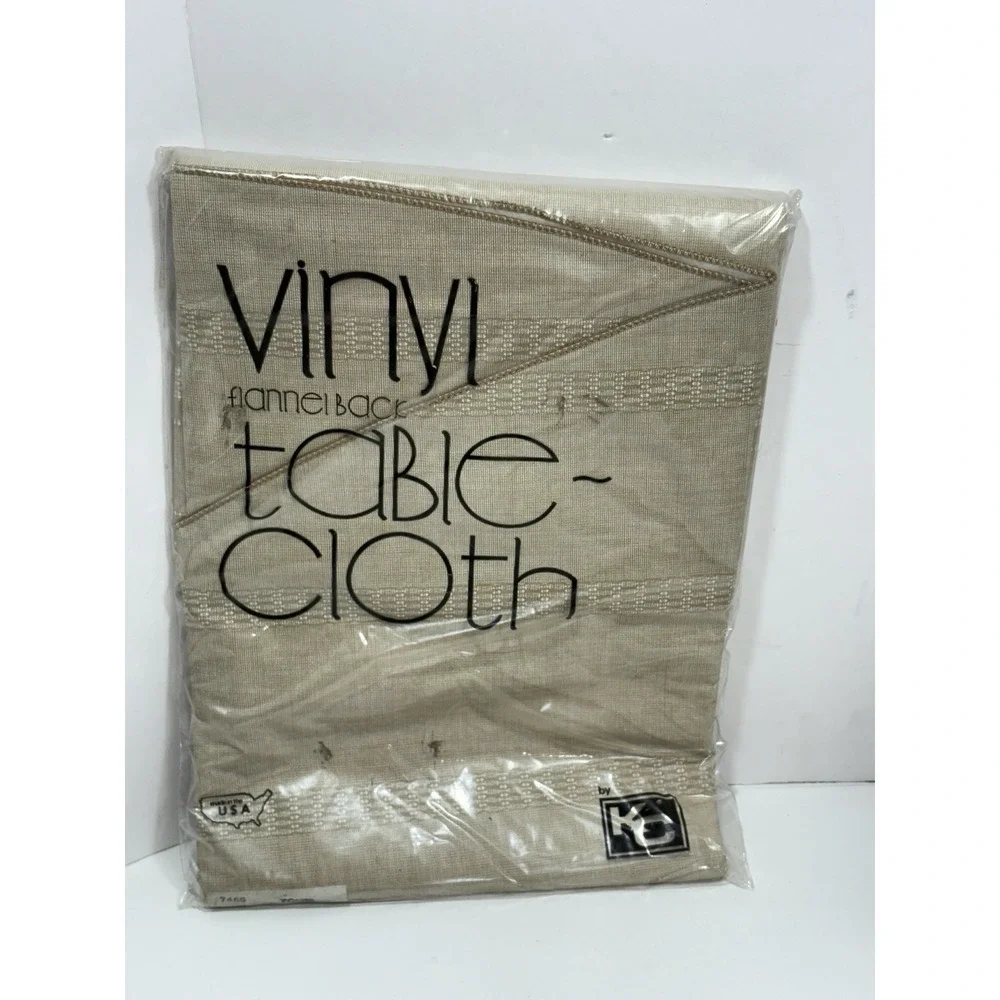 K C VINYL FLANNEL Back  TABLECLOTH Beige  Round 70'' Vintage NEW USA Made‎